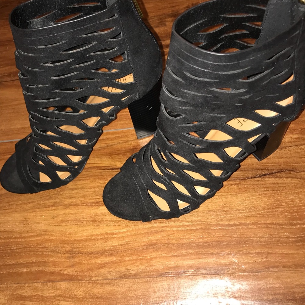 Heels - Picture 2 of 3